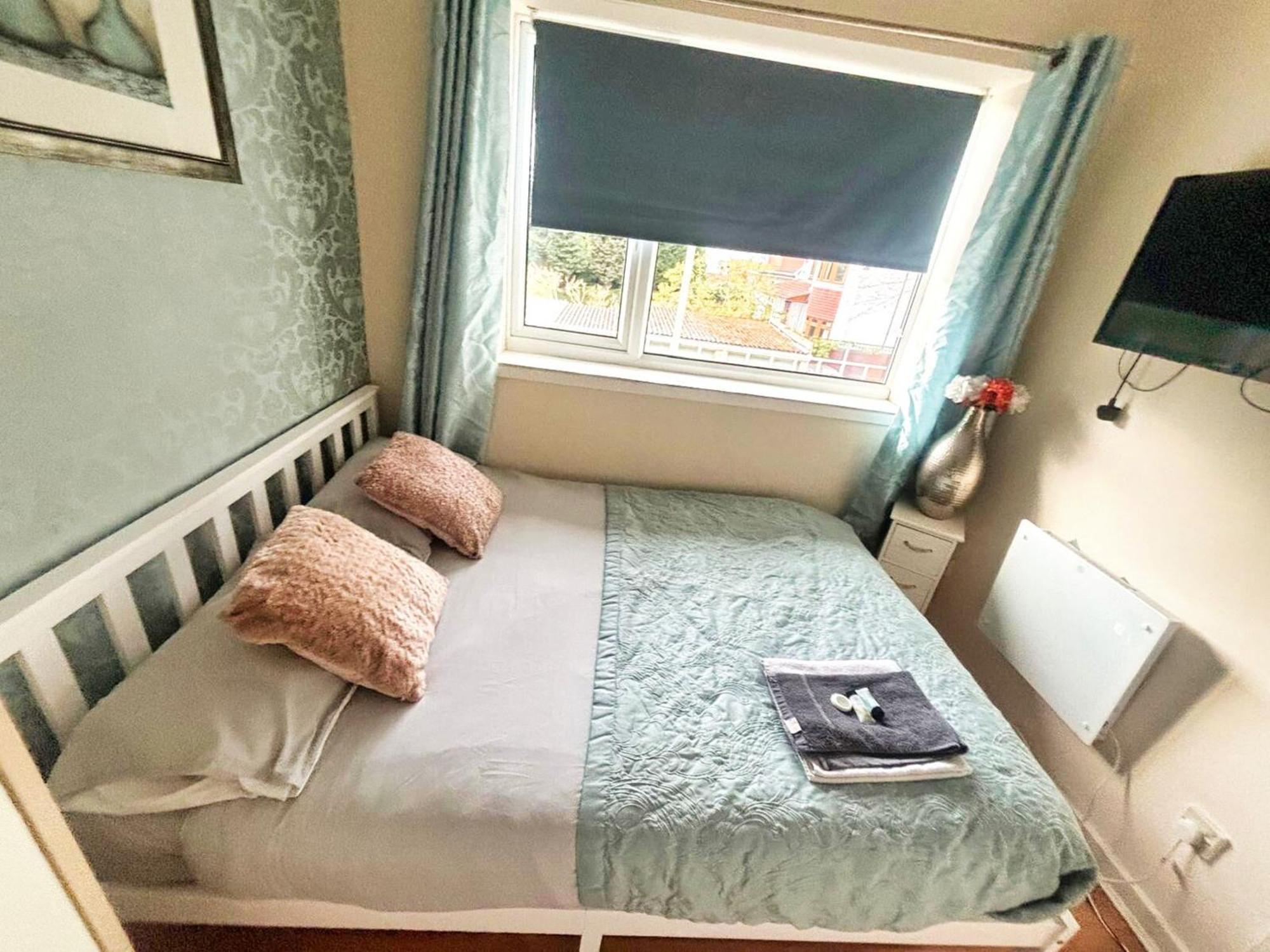 Doncaster - Boswell - Large Balcony Apartment - 2 Double Beds - 2 Bedrooms - Close To Town & Racecourse - Off Street Parking 2 Cars - Fast Wifi 外观 照片