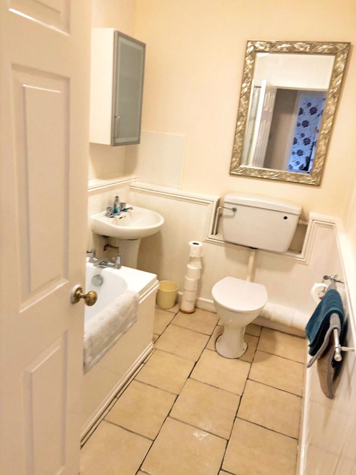 Doncaster - Boswell - Large Balcony Apartment - 2 Double Beds - 2 Bedrooms - Close To Town & Racecourse - Off Street Parking 2 Cars - Fast Wifi 外观 照片