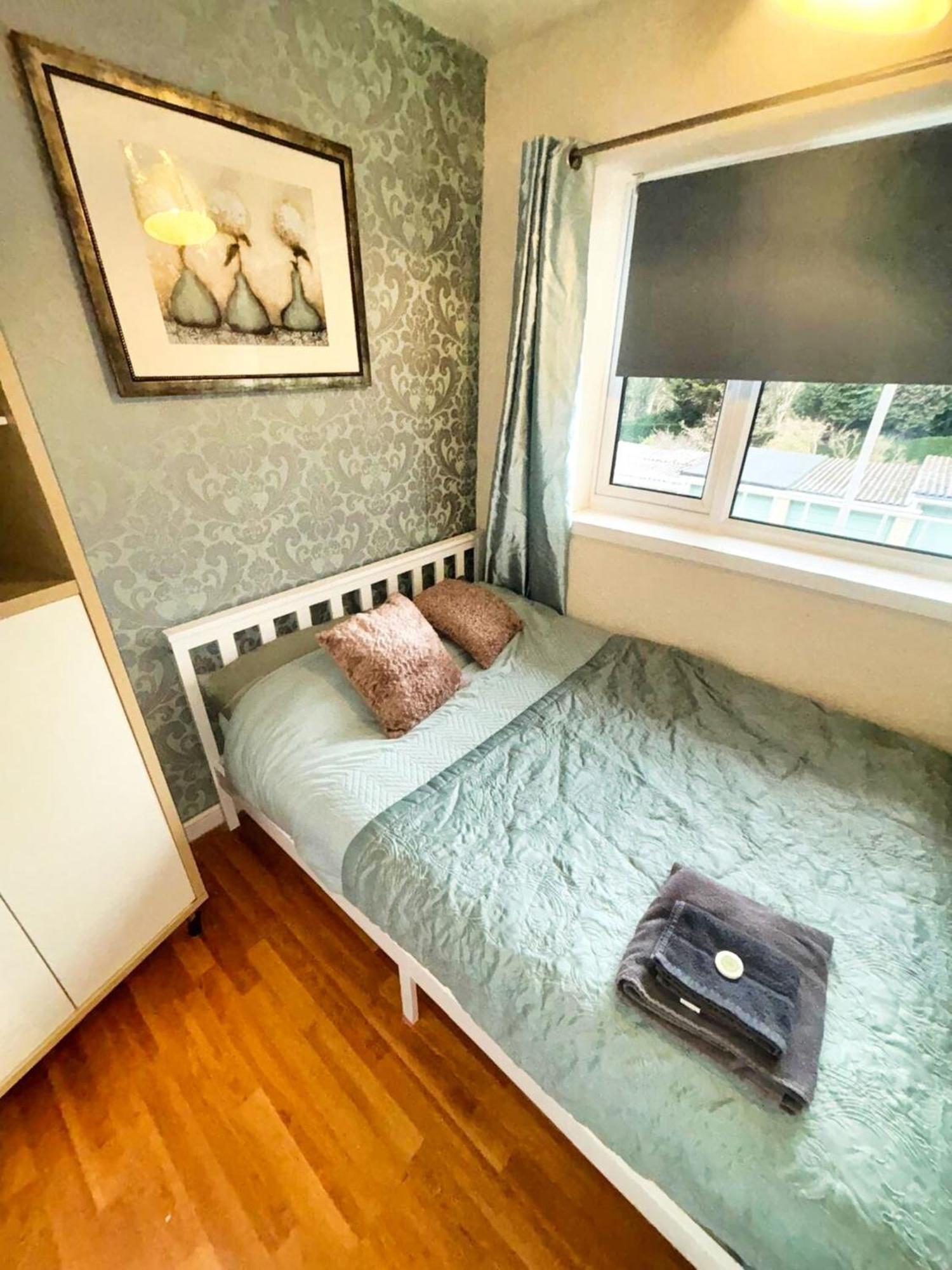 Doncaster - Boswell - Large Balcony Apartment - 2 Double Beds - 2 Bedrooms - Close To Town & Racecourse - Off Street Parking 2 Cars - Fast Wifi 外观 照片