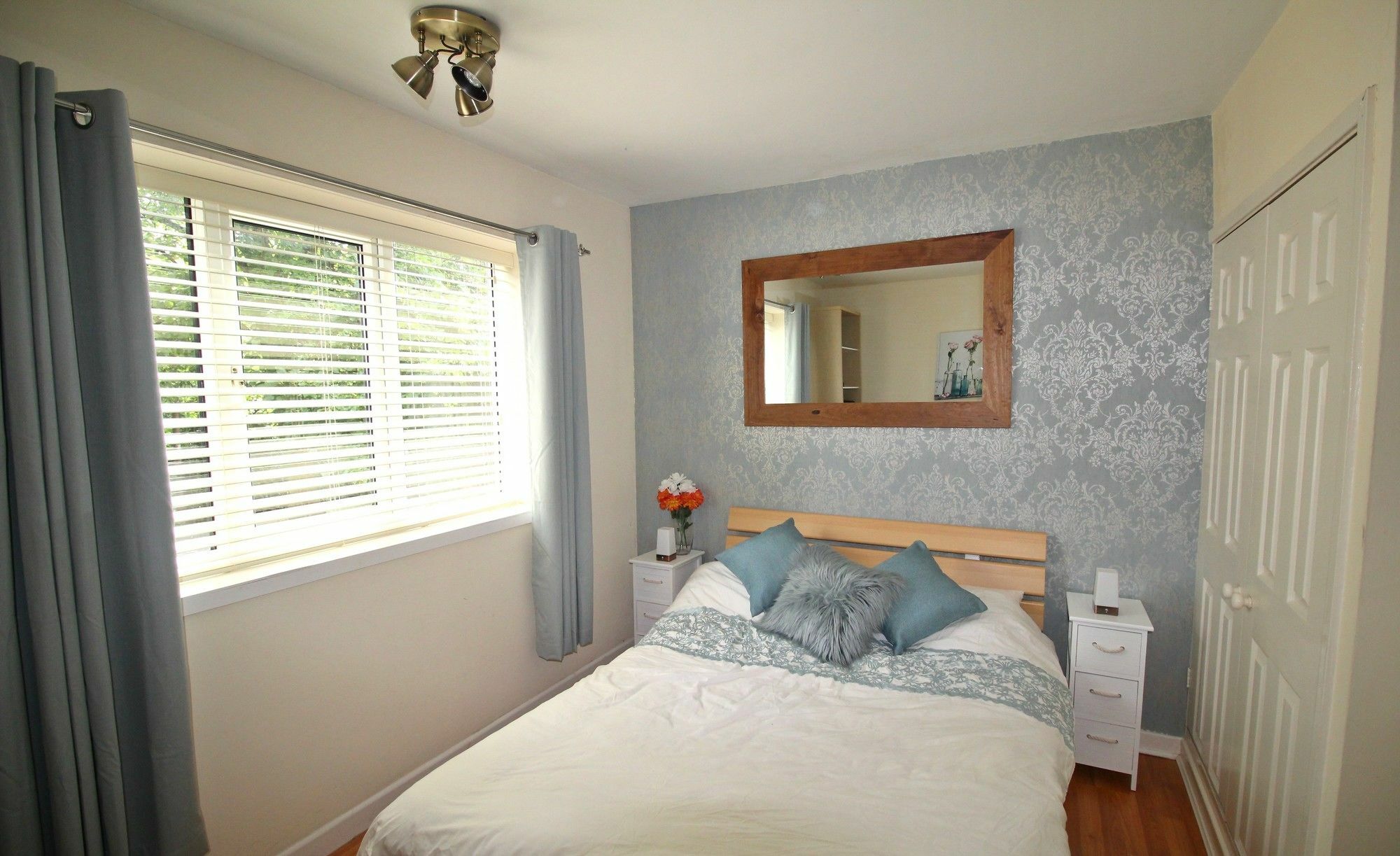 Doncaster - Boswell - Large Balcony Apartment - 2 Double Beds - 2 Bedrooms - Close To Town & Racecourse - Off Street Parking 2 Cars - Fast Wifi 外观 照片